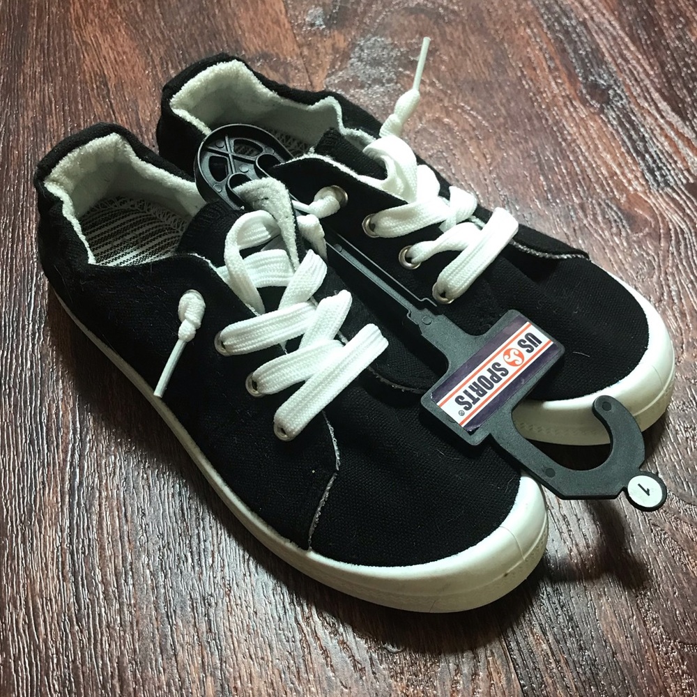 2/$15 Brand new black shoes size 1